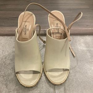 Valentino sandals beige.